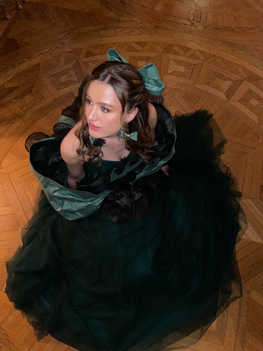 CarolineAl9tq's tweet photo. Designer: @micohana.sf @sachiko.miyata.swp 
Hair: @refstockholmofficial @lillyhilt 
Makeup: @blended.alchemy 
Location: @shangrilaparis 
@FWSSTUDIO https://t.co/Fhwcu7EYxN