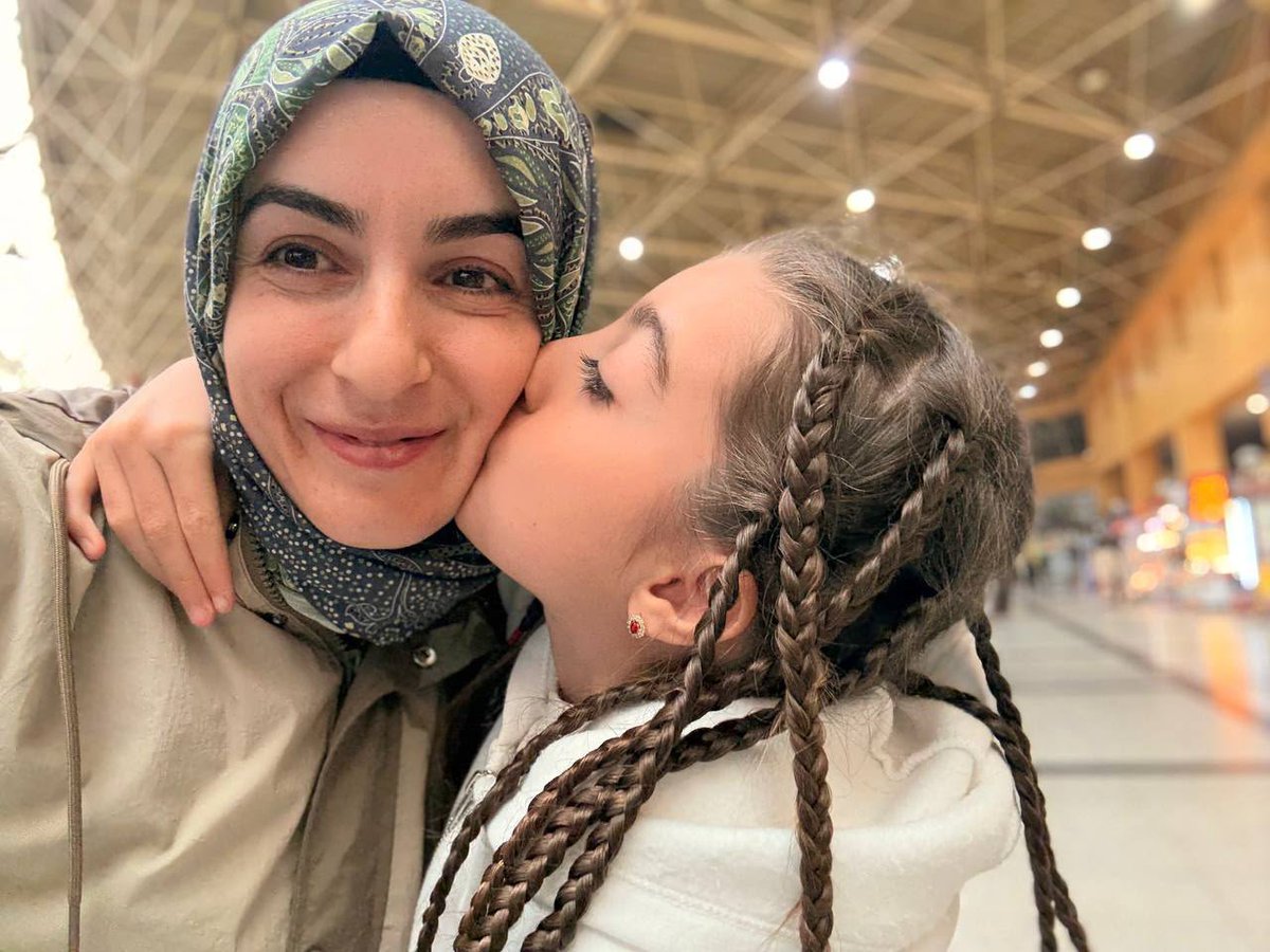 SertabS41649's tweet photo. Eşi farklı kurumda çalışan öğretmenler 4 yıldır ailesine hasret. Asker, polis ve savcı eşlerine uygulanan il emri bize de uygulanmalı. @Yusuf__Tekin il emrinin yeniden değerlendirilmesini talep ediyoruz. #AilemiVerYusufTekin 🏠✨ https://t.co/9ed8xOk0Xq