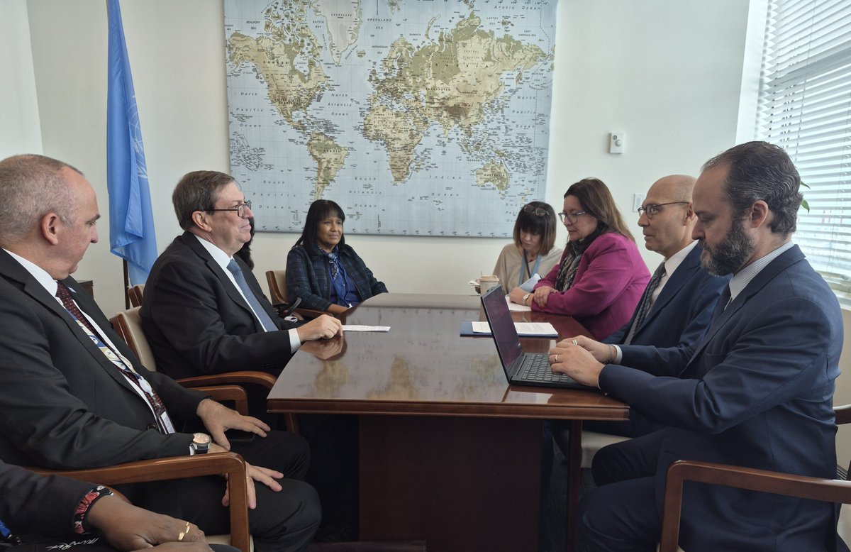 BrunoRguezP's tweet photo. I met with @volker_turk whom I thanked for the opportunity to exchange on the reality facing #Cuba and the current international context.

I recognized the work of his Office and human rights mechanisms in denouncing the harsh impact on the Cuban population of the extreme tightening of the US blockade, the energy siege and the secondary sanctions against Cuba.

I reaffirmed our government's commitment to continue guaranteeing the exercise of all #HumanRights by all Cubans.