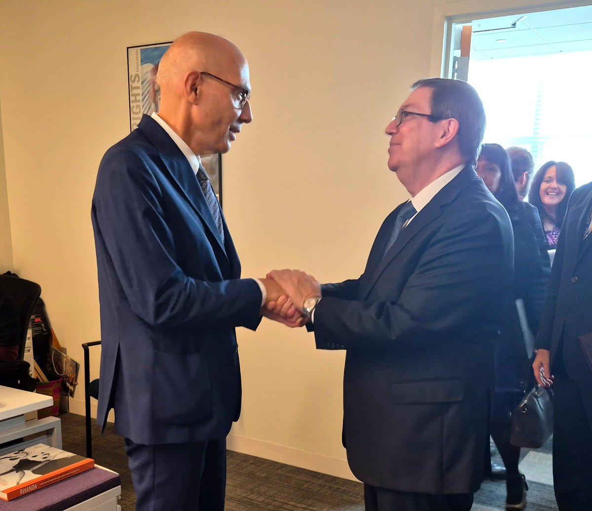 BrunoRguezP's tweet photo. I met with @volker_turk whom I thanked for the opportunity to exchange on the reality facing #Cuba and the current international context.

I recognized the work of his Office and human rights mechanisms in denouncing the harsh impact on the Cuban population of the extreme tightening of the US blockade, the energy siege and the secondary sanctions against Cuba.

I reaffirmed our government's commitment to continue guaranteeing the exercise of all #HumanRights by all Cubans.