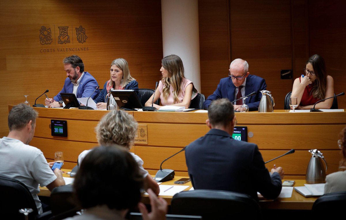 GVAeducacio's tweet photo. 📚Educació consolida la major inversió de la seua història per a reforçar el professorat, millorar l’atenció a l’alumnat i ampliar el suport a les famílies
‼️@carmenortiferre presenta en les Corts les principals línies d’actuació del curs 2026-2027
https://t.co/pRaWfnGKCg https://t.co/w2RzXpULha
