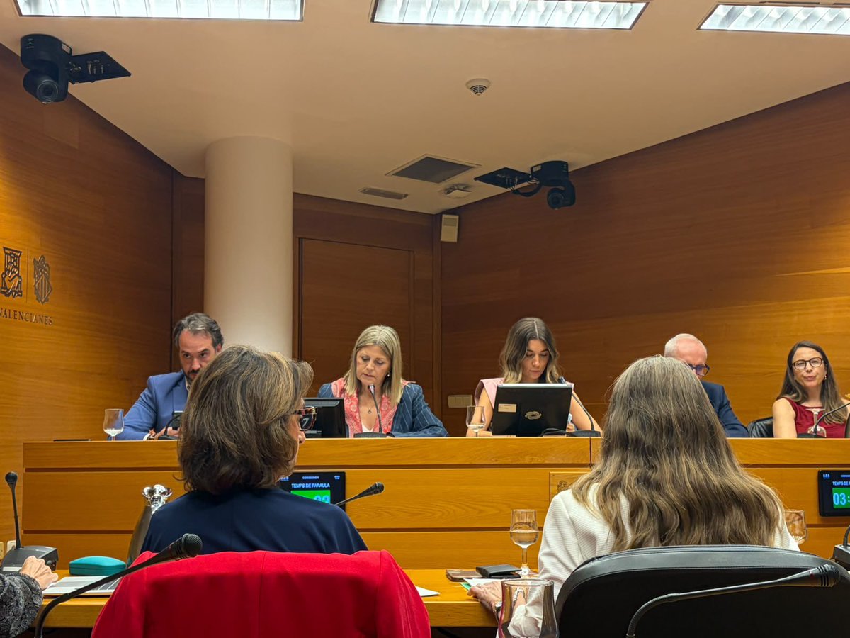 GVAeducacio's tweet photo. 📚Educació consolida la major inversió de la seua història per a reforçar el professorat, millorar l’atenció a l’alumnat i ampliar el suport a les famílies
‼️@carmenortiferre presenta en les Corts les principals línies d’actuació del curs 2026-2027
https://t.co/pRaWfnGKCg https://t.co/w2RzXpULha