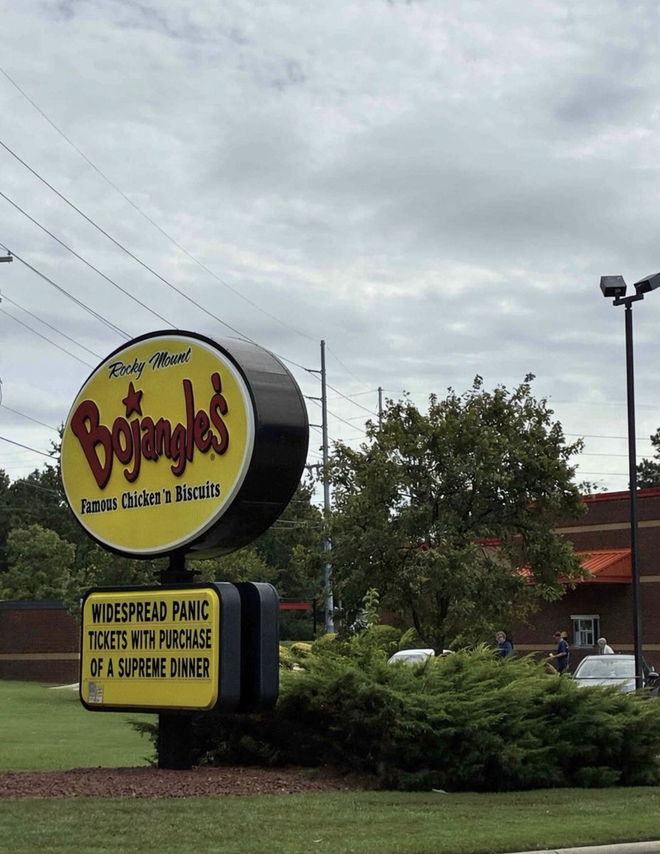 ThatsPanicMan's tweet photo. “Yes, I’ll have a four piece supreme dinner, cajun fries, honey mustard, and a mountain dew” https://t.co/JVoOEtZu6f