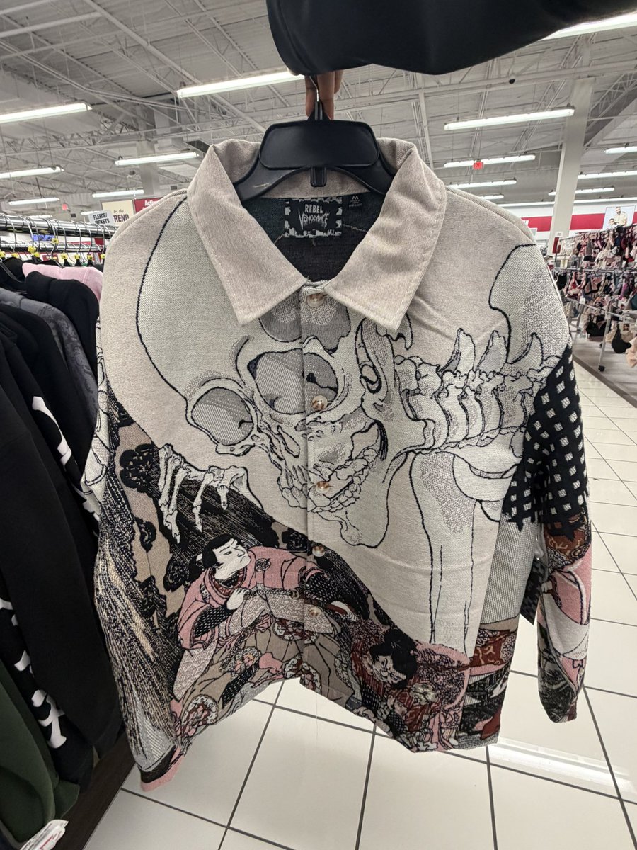 xamdl4's tweet photo. why is Burlington going crazy 😭 https://t.co/IgID2wtEAh