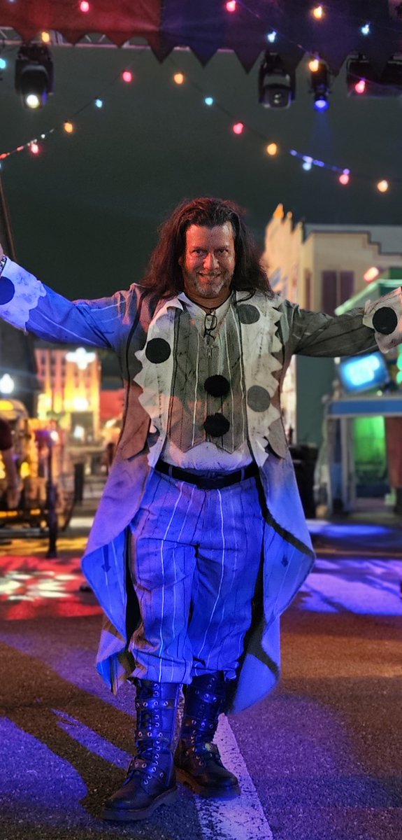 MonstrumDivina's tweet photo. My Dad WORKED hard to create this Black &amp; White, hand drawn comic style, Jack Inspired outfit to wear to HHN. It was a hit! TMs and guests loved it and alot of extra love and interactions from scareactors! Thank you scareactors! 🫶🥹 #HHN35 #horrordad #universalorlando https://t.co/Ns0kaVofUn