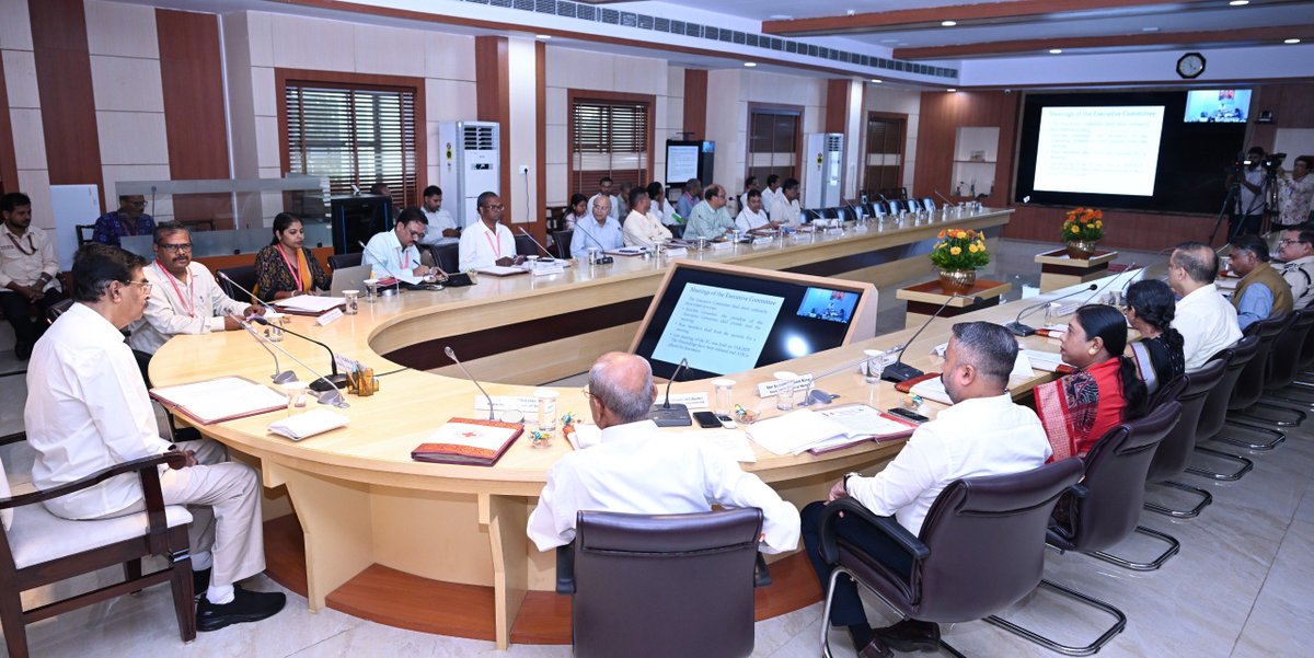 OdishaRedcross's tweet photo. The Executive Committee Meeting of the IRCS,OSB,was held on 25.09.2026 at  Lok Bhavan, Bhubaneswar,under the chairmanship of the Hon’ble Governor of Odisha,Dr. Hari Babu Kambhampati in presence of Sri Ganesh Chandra Patra,Honorary Secretary and other Executive Committee Members . https://t.co/oNT2ggOO4D