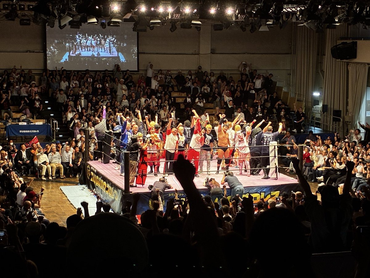 seiten19's tweet photo. 後楽園ホール大会お越しくださった皆様ありがとうございました！
スターダム練習生時代からずいぶん遠回りしちゃったけど、後楽園ホールのリングに立つことが出来ました！
人生ってスゲー！

でも、お笑いプロレスなのにガチのムールサルトしてきたいんげんは、ぜったい許さない！

#SUGAMOプロレス https://t.co/fFalLIHcIj
