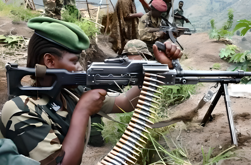 Newsupdateer's tweet photo. La ville de #Remake dans le secteur Katoyi du 1er groupe Ufamandu, territoire de Masisi, reste sous le contrôle de #Wazalendo et de #FARDC suite au délogement des rebelles #M23 et forces armées rwandaises #RDF se retirèrent vers Ngungu, contrairement aux revendications pro-Rwanda https://t.co/LtnhxTwoJK
