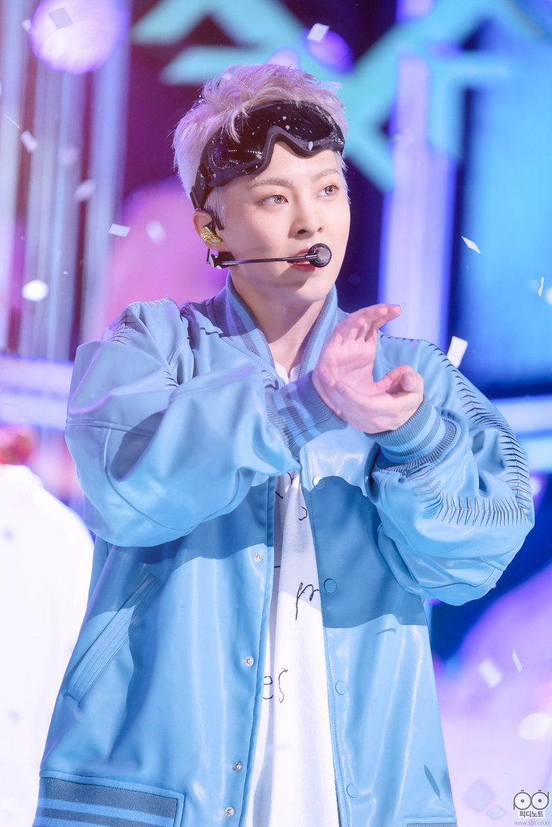 plyxeol's tweet photo. fav look of his brand new stage 🤤 https://t.co/Fm2PuvdKfV