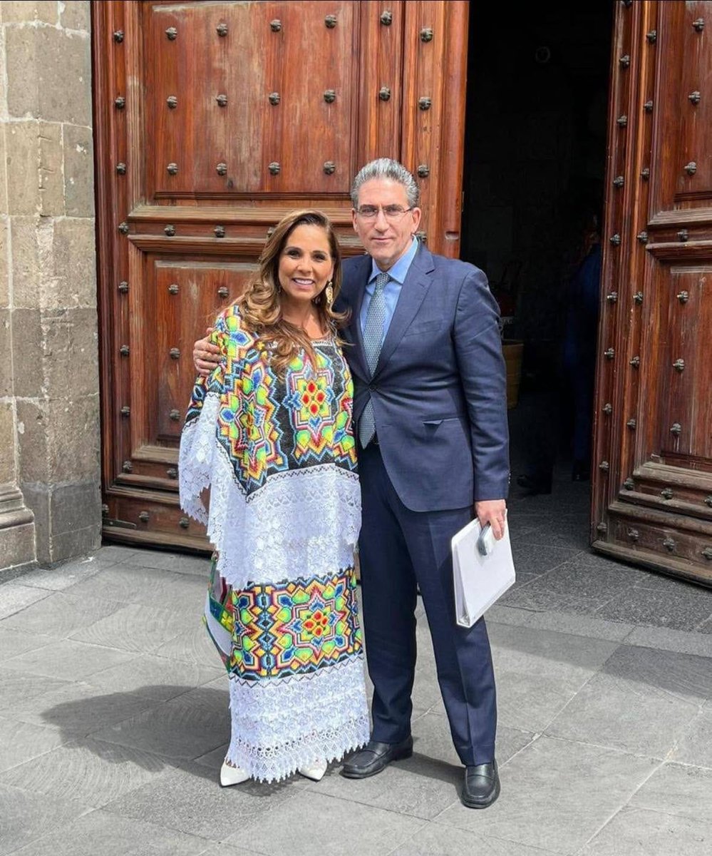 FlavioCarlosRo's tweet photo. @MaraLezama Hoy, gracias a ese trabajo en territorio, las Unidades Médicas Móviles llevan atención gratuita hasta las comunidades más alejadas, la alta especialidad llega a nuestro estado, avanzan nuevos hospitales y somos referentes nacionales en múltiples áreas de la salud. https://t.co/B5BnIbGQ92