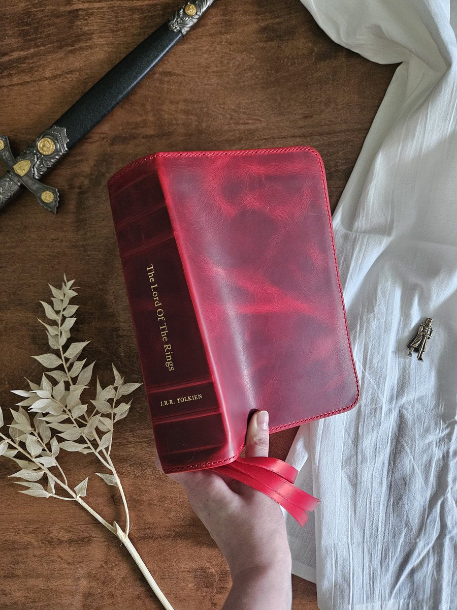 Deusvultrebinds's tweet photo. π¨Sold
The Lord of the Rings Illustrated in Badalassi Carlo, Waxy Red π
#bible #biblerebind #ChristianLiving #DeusVult https://t.co/jGLo8tGCHL
