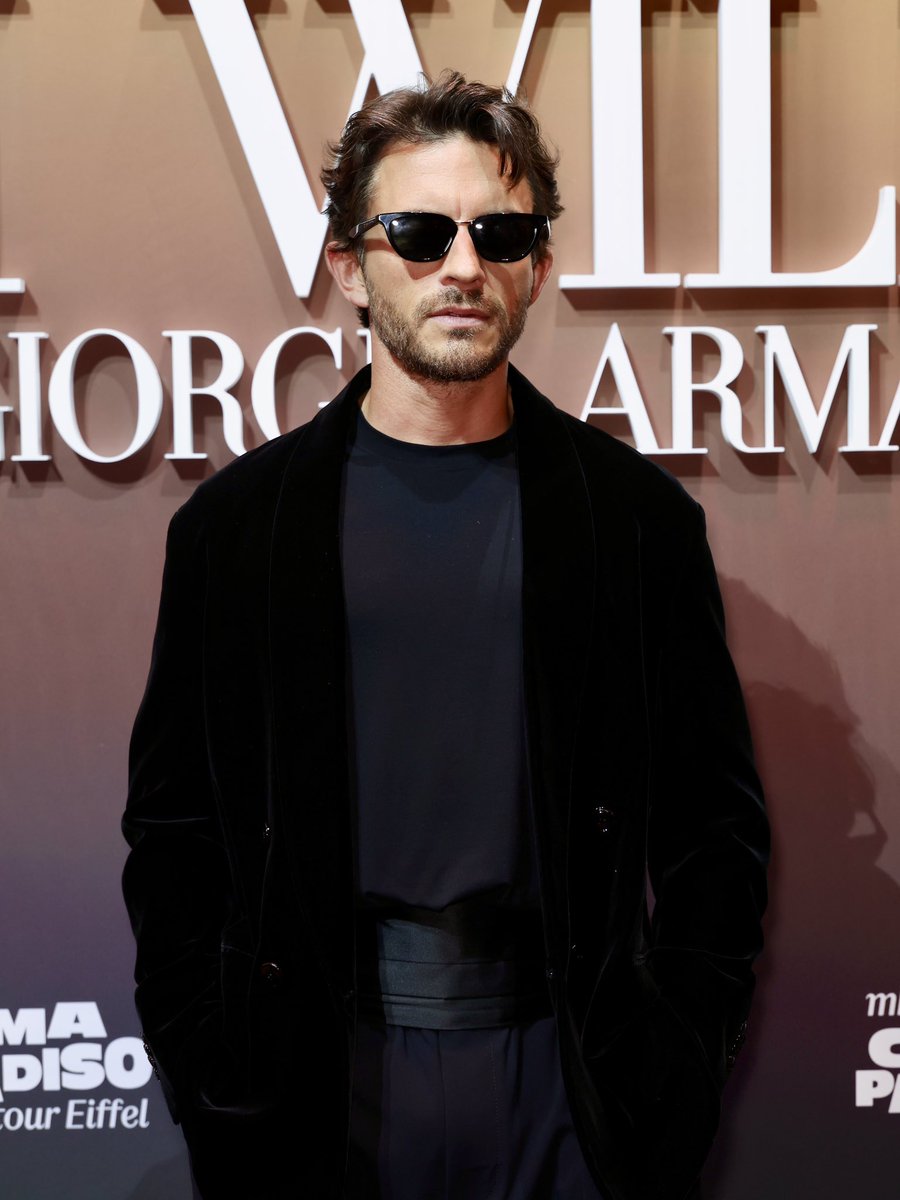 jbaileydaily's tweet photo. ✨NEW✨ Jonny looking gorgeous attending the Armani “I Will” launch event in Paris! https://t.co/vQlEATxWaw