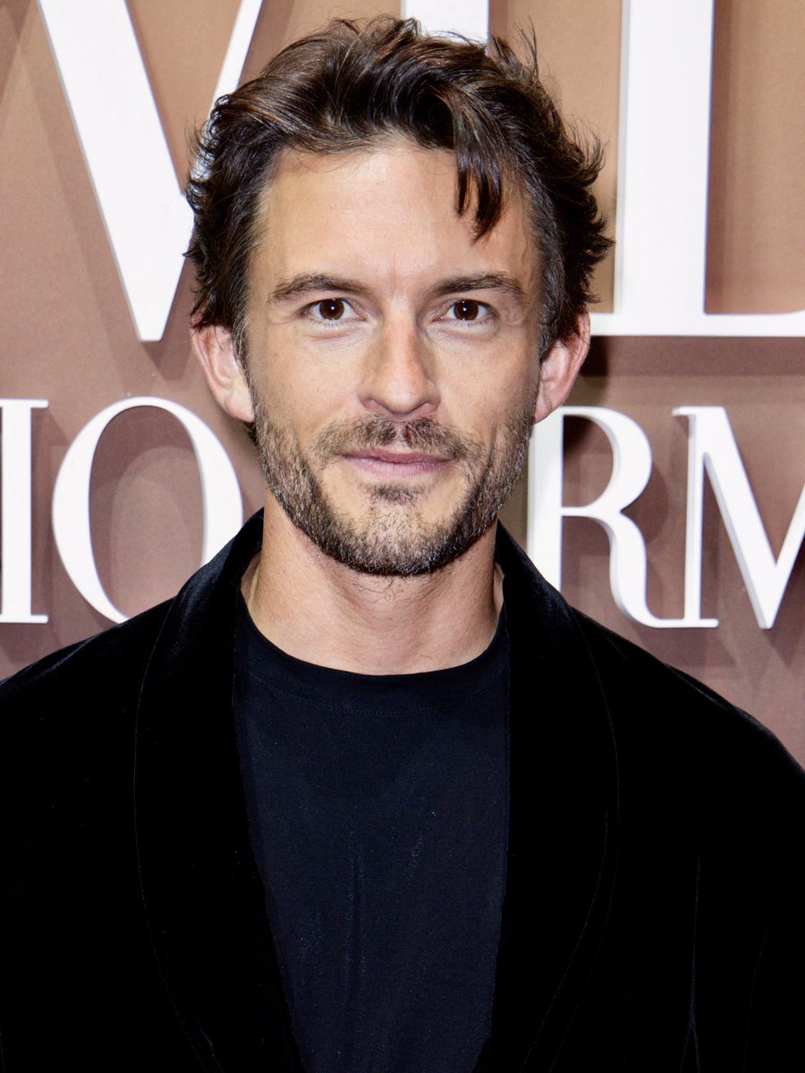 jbaileydaily's tweet photo. ✨NEW✨ Jonny looking gorgeous attending the Armani “I Will” launch event in Paris! https://t.co/vQlEATxWaw