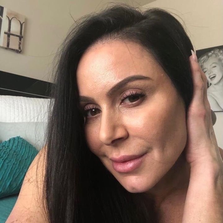 Kendralustis's tweet photo. Too close? 😻😻 https://t.co/zmAznKSHMY