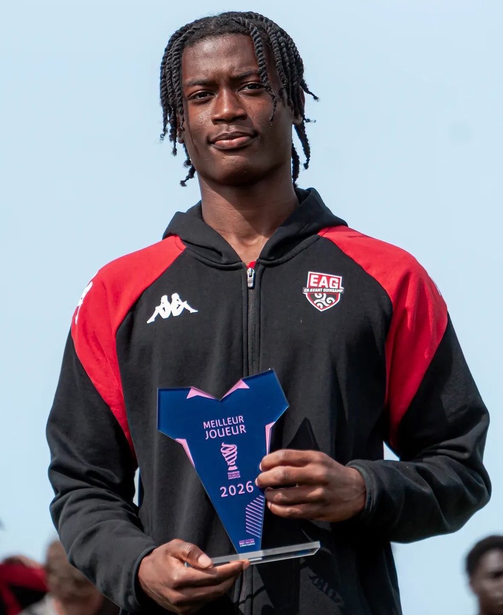 LeBarsLouis's tweet photo. [#EAG] Evan Letrouit (2009) appelé pour la première fois en équipe de France U18 🇫🇷

Le défenseur de Guingamp affrontera le Sénégal 🇸🇳 à deux reprises début octobre (2 &amp; 4/10) ⚔️

Professionnel depuis cet été, il a terminé meilleur joueur du Tournoi Européen U21 de Ploufragan 🏆 https://t.co/W9wwtvOeS1