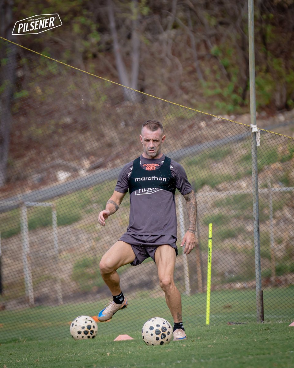 BarcelonaSC's tweet photo. Segundo turno de entrenamiento completado. ⚽💪

El equipo cumplió con la segunda sesión de trabajo de este viernes. El tercer turno será a las 16h00 para cerrar la jornada.

#VamosIdolo #EntrenamientoPilsener https://t.co/UtPPTJ08rP