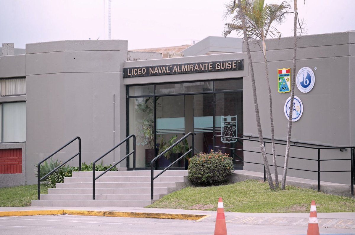 brunoamoretti_'s tweet photo. En junio del 2023 una menor de edad sufrió una agresión sexual dentro del Liceo Naval. Su tutora hizo la denuncia y alertó a los padres. Sin embargo, Carito Ayala, directora de la institución hasta el jueves pasado, le exigió pedir disculpas a la madre del alumno denunciado. La tutora se negó. Los directivos del colegio tuvieron que disculparse con el agresor.