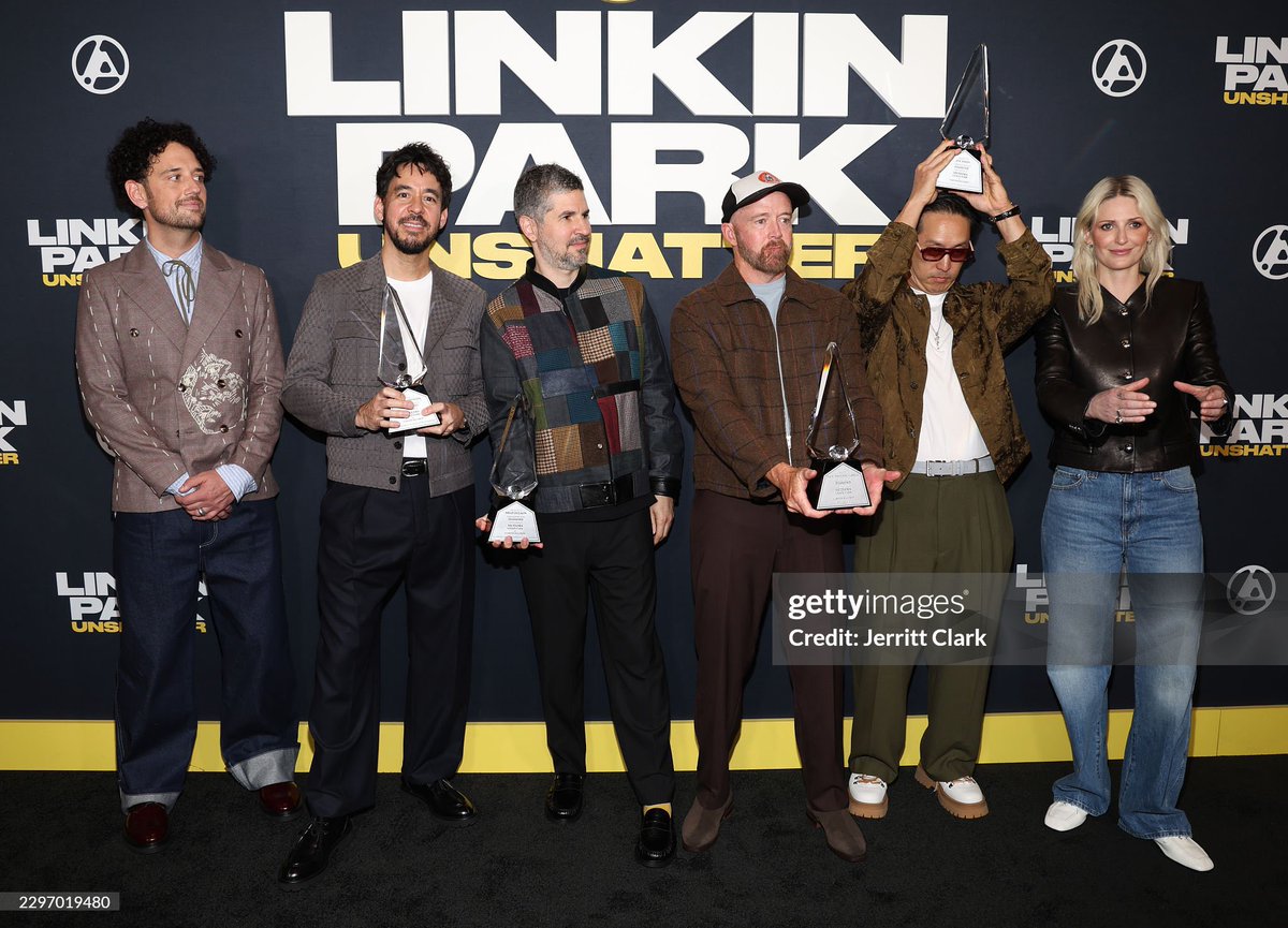 madchef20's tweet photo. I love Linkin Park in all its forms https://t.co/dA6ZbqcZBb