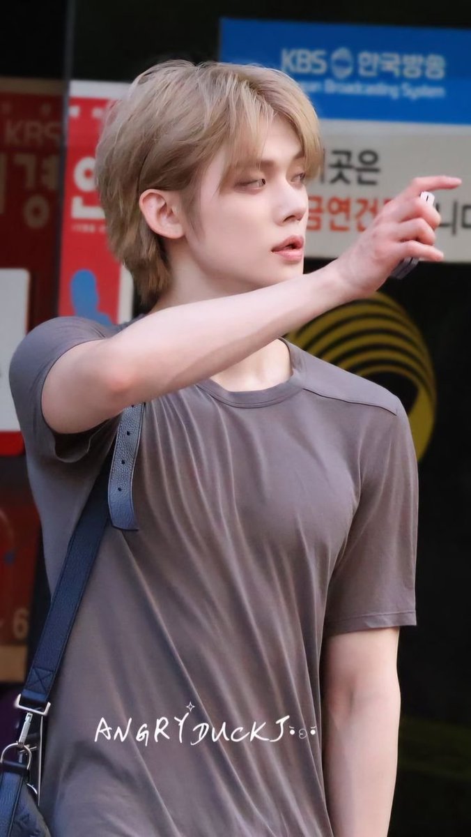 scarazzn's tweet photo. who else thinking about 250725 yeonjun girl you are so perfect https://t.co/asEUmx6P4T
