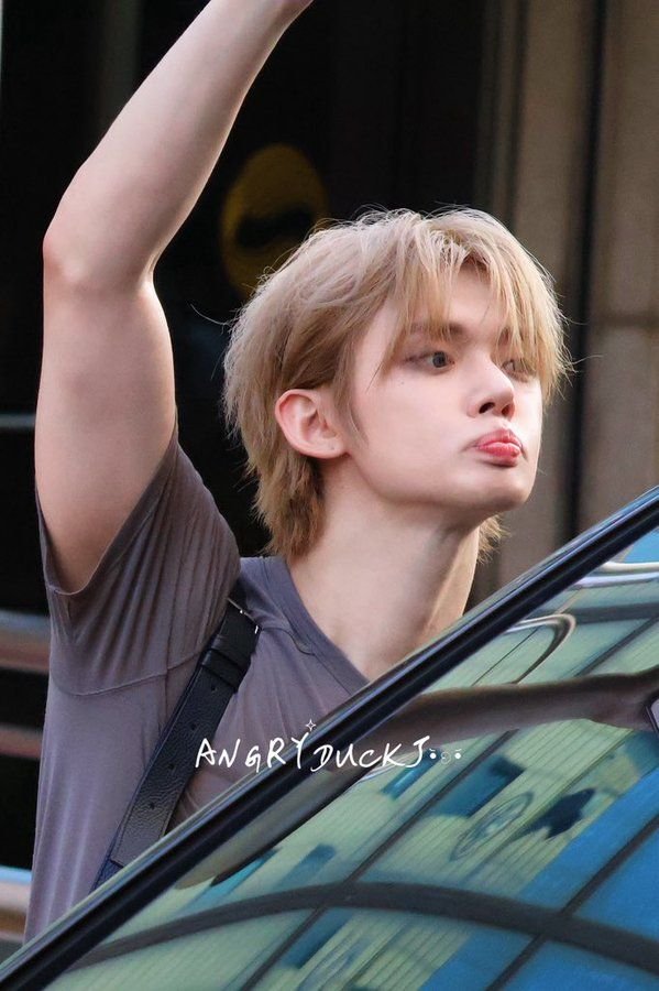 scarazzn's tweet photo. who else thinking about 250725 yeonjun girl you are so perfect https://t.co/asEUmx6P4T