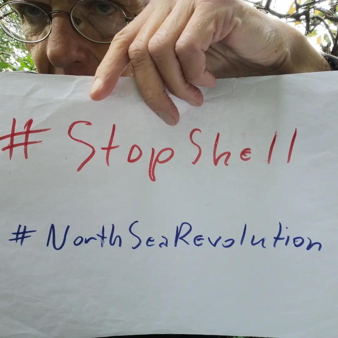 stamberg_e96884's tweet photo. Hi
@KaoHua3 ,
I stand with you to #StopShell!
I nominate every person under this tweet.
It's URGENT:
@shell
plans to leave parts of old oil platform with 11,000 tonnes of oil and toxicwaste in the #NorthSea.
@Greenpeace https://t.co/FsOt1UFLEp