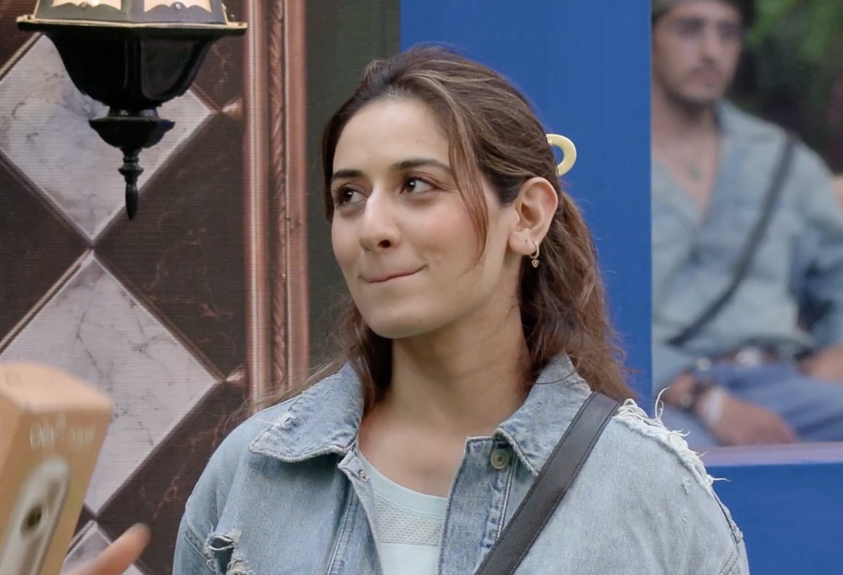eishaanix's tweet photo. I'm sorry. I think I'm in love with you @UditiSinghh_ 
#UditiSingh • #BiggBoss20 • #BB20 https://t.co/cZ7yJbld1U