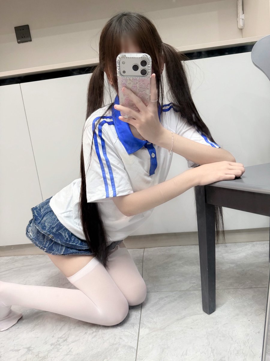 Athenaqfa1's tweet photo. 请问有人是真人吗？我想发照片。请不要机器人。 https://t.co/xmAglTuTJD