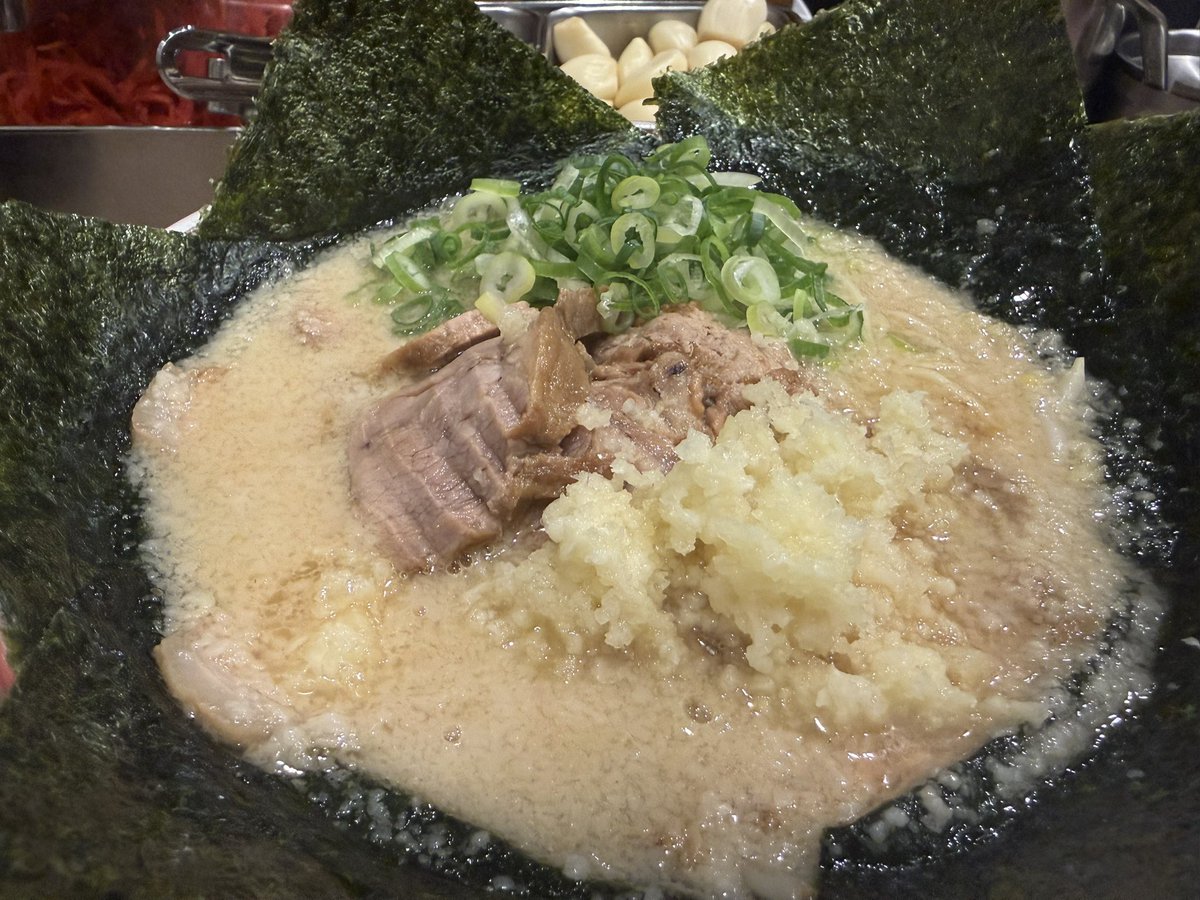 Hsawamura19's tweet photo. 月に1〜2回来るラーメン屋。
ここでラーメンを食べるためにランニングを頑張っているといっても過言ではない。
📍にんにくや　東小金井店 https://t.co/AT6SoZQgLl