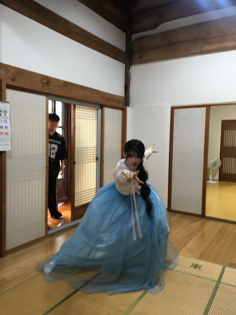 cxuumyname's tweet photo. 주니, 중추절 즐겁게 보내세요ㅋㅋㅋㅋ

#SAYMYNAME #세이마이네임 
#준휘 #JUNHWI https://t.co/EORVY8OHHU
