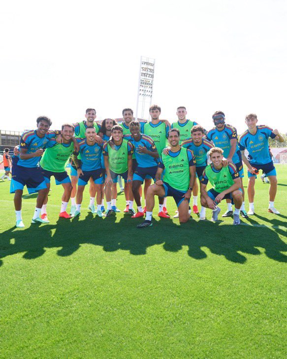marii_1409's tweet photo. Si Zubi no está con los Mikel, lo encontrarás con Unai https://t.co/ODtxNLQJe0