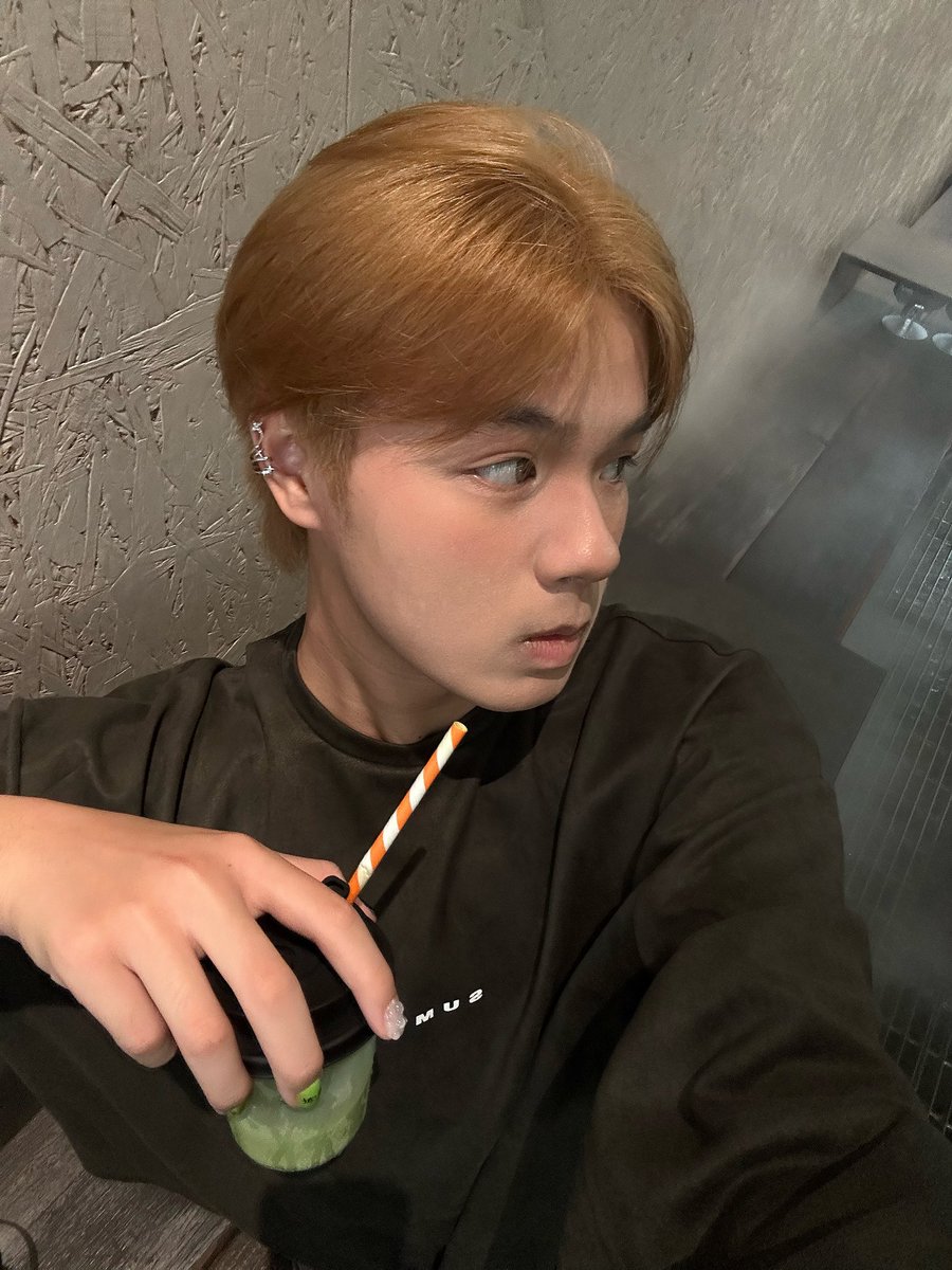 alw6ys's tweet photo. tb刚染发的时候🤧 https://t.co/WmydnuJ2wL