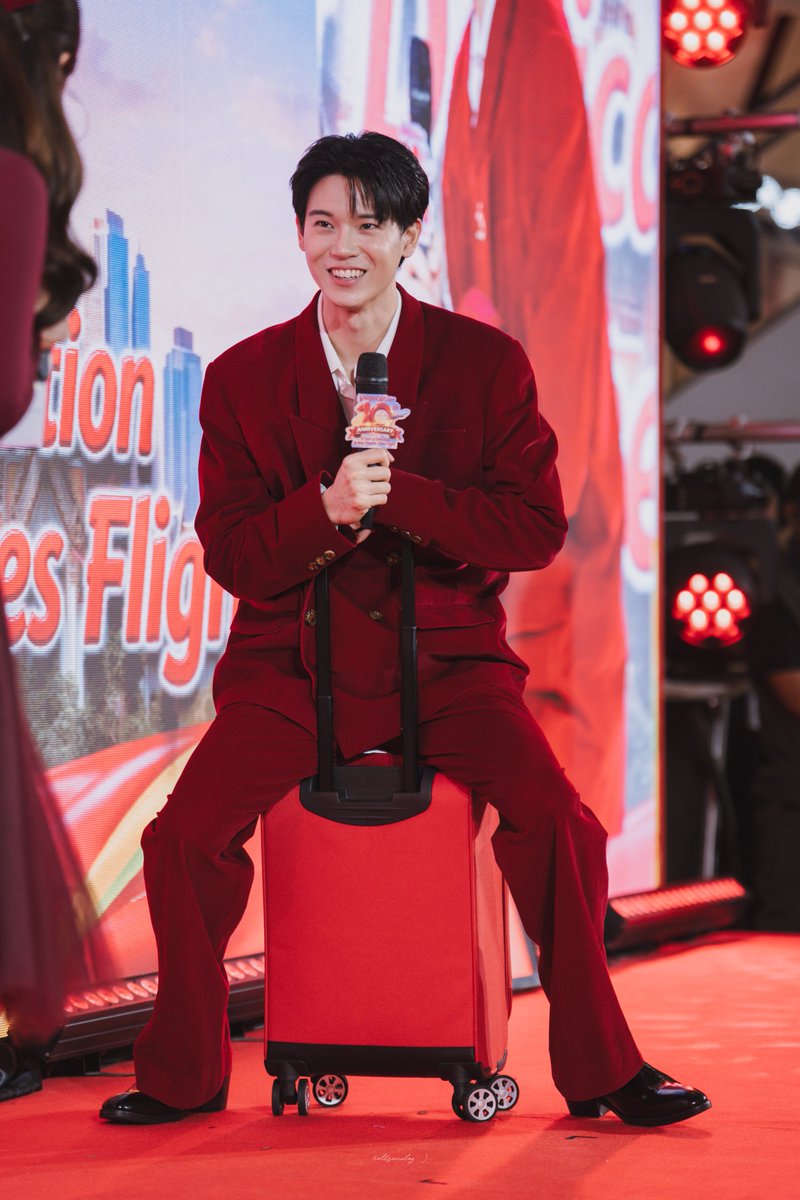rollsanalog7's tweet photo. 25.09.2026     ท่าประจำเวลารอกระเป๋าน่าร๊ากกกกกกก🤏🏻🤏🏻🤏🏻🤏🏻🤏🏻

#Vietjet10thannixYin
#yinyin_anw ; @yinyin_anw https://t.co/aO7PXGscnK