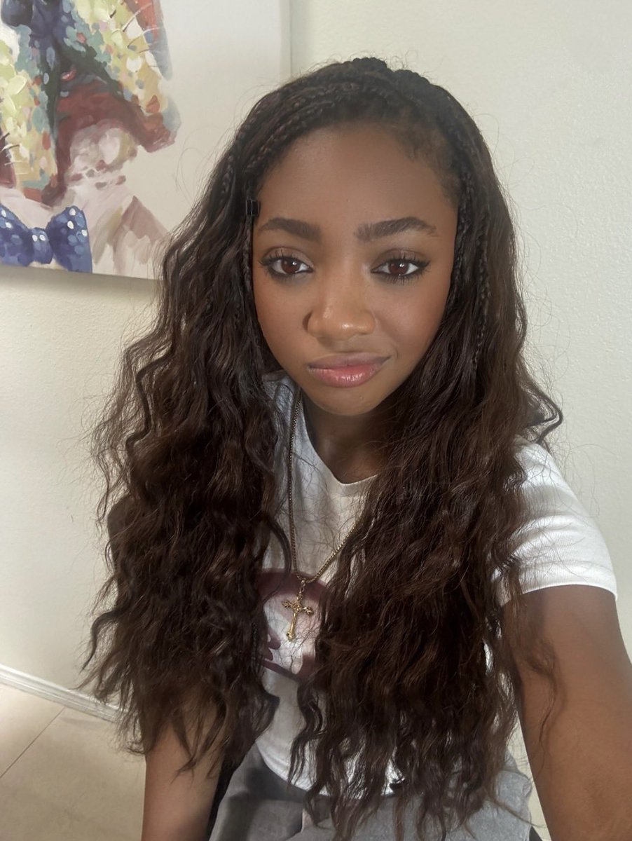 moviefriday89's tweet photo. happy birthday to leah 🫶🫶 i hope she had the best day and always remember how special and amazing she is, and continues to be that beautiful person 💗 https://t.co/tnUdANFYxk