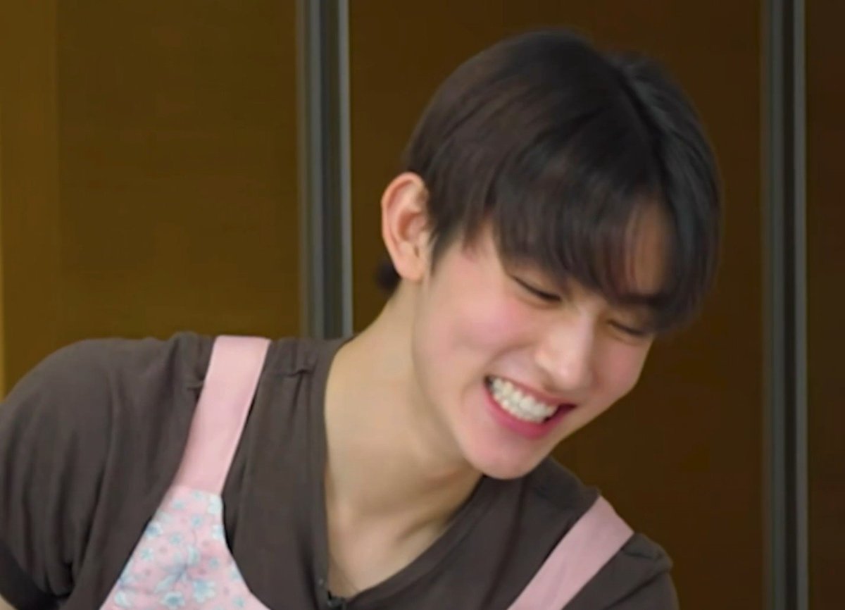 prettyyhyeon's tweet photo. seonghyeon is so pink 💕💗🩷💖 https://t.co/htyvV5w1Lw