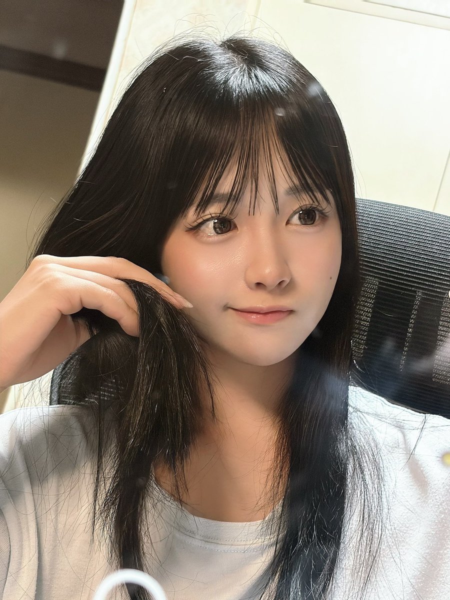 erika_p1que's tweet photo. 毛先だけ染めた時の写真🎵🎵🎵✨｡･ﾟ･｡🎵🎵🎵✨｡･ﾟ･｡🎵🎵🎵✨（？） https://t.co/fWib4hHtt0