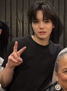 kwonaliana's tweet photo. pesona cowo black hair tuh another level banget dah menurut gue, soalnya peletnya berlebihan (gue korban) https://t.co/BJy4tiHB5B