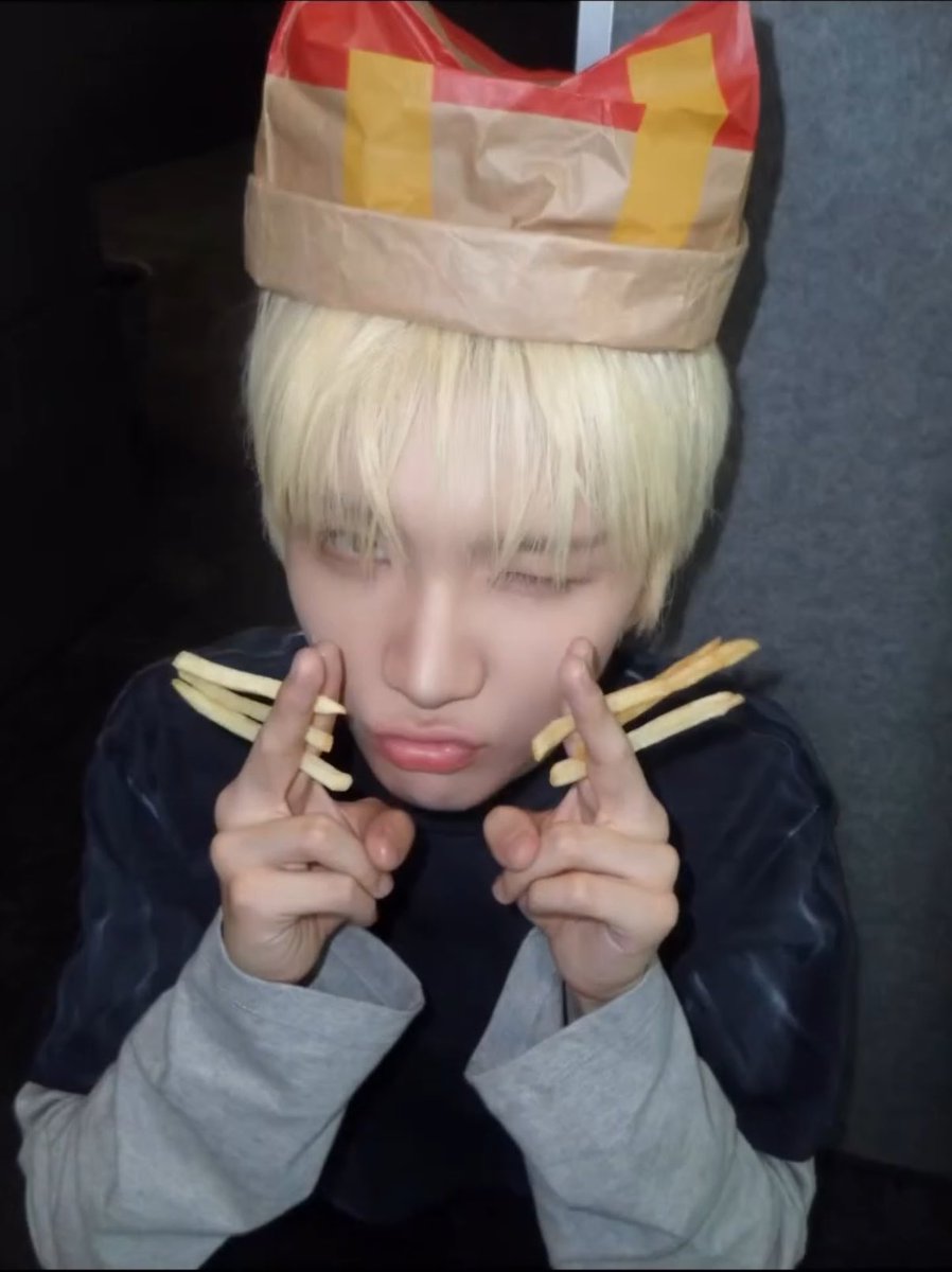 woonhakfan's tweet photo. 맥날 운냥이 😭😭😭😻😻😻😻😻😻
와 나 진짜 인스타 보고 감전된 것마냥 비명지르규 벌떡 일어남 https://t.co/SjiOKBz9iy