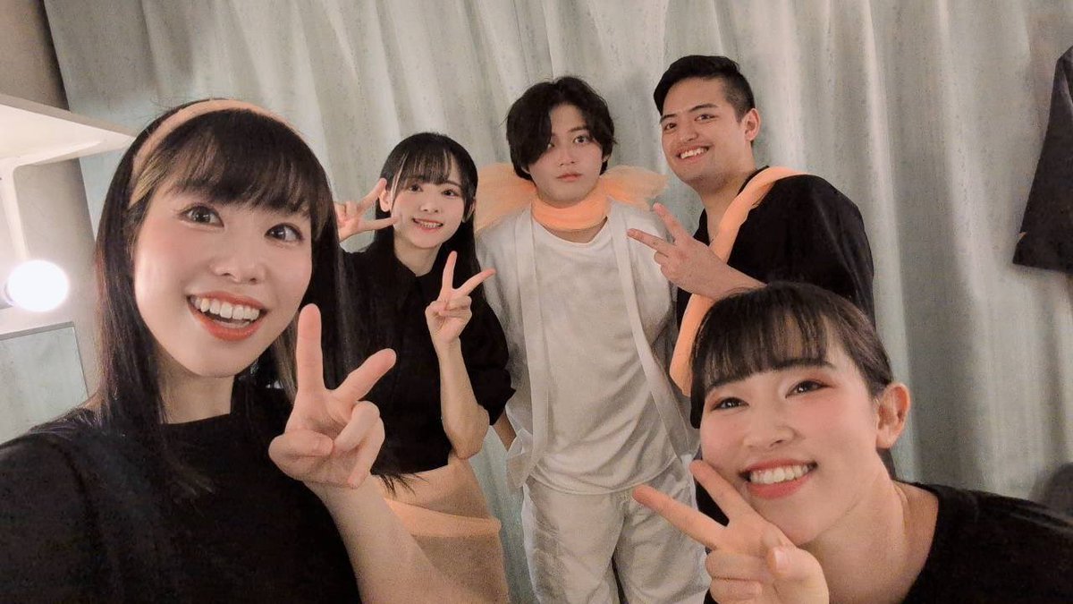 hata_natsumi's tweet photo. 本日2日目終了いたしました！！！
リーディング公演　#キセキ列車 
この仲間でできるのも、あと3回！！！
早すぎるって！
寂しすぎるわ🥲
一公演一公演を命かけて演じたい。
多くのお客様に愛される作品になりますように！

明日は
14:00〜   19:00〜　です！
当日行けるよって人はDMください👍

@leon_shigeki @_hazime0323 
@takenaka_ruri @sena_xweet