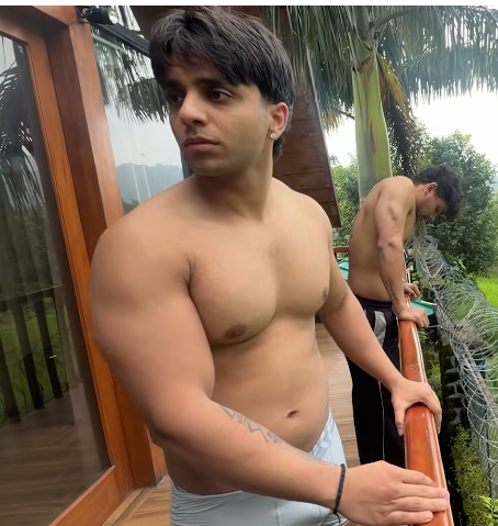 christo66034967's tweet photo. The kinda body I'd love to eat. That combination of bulging arms n beefy tiddies is soooooo https://t.co/dQUKpLdB5r