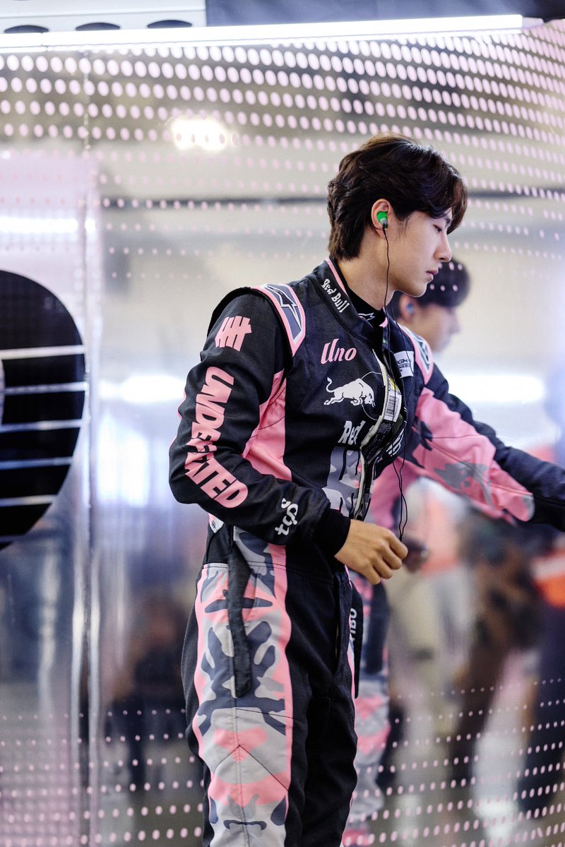 HappyLucky9785's tweet photo. YIBO-OFFICIAL มาแล้ววว คุณนักแข่งบอดี้ทองคำสุดๆ 

#YIBO85 #85RACING
#หวังอี้ป๋อ #WangYibo https://t.co/5hGdKl7WYy