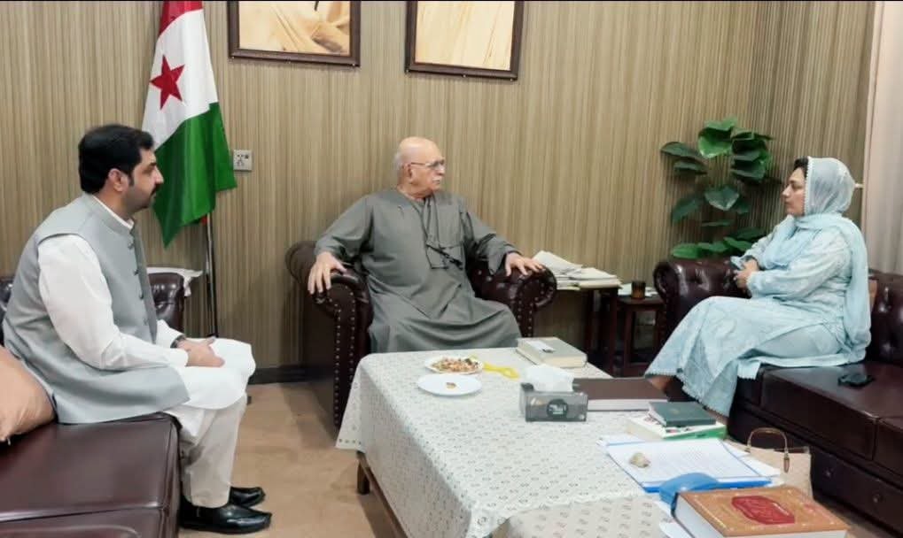 MKAchakzaiPKMAP's tweet photo. معروف اینکر و صحافی عاصمہ شیرازی نے قائد حزب اختلاف قومی اسمبلی و سربراہ تحریک تحفظ آئین پاکستان محمود خان اچکزئی سے ملاقات کی۔ https://t.co/QqwT3lts7C