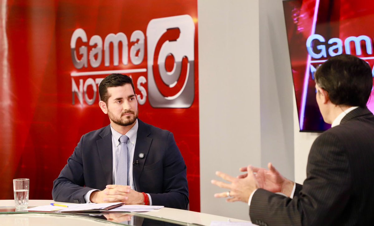 IESSec's tweet photo. 🔴 EN VIVO | Sigue la entrevista del presidente del Consejo Directivo del #IESS, Bernardo Cordovez, en @GamavisionEcu.

▶️ https://t.co/MM91SIEV6C

#IESSenMedios 🎙️ https://t.co/nx1lVyForF