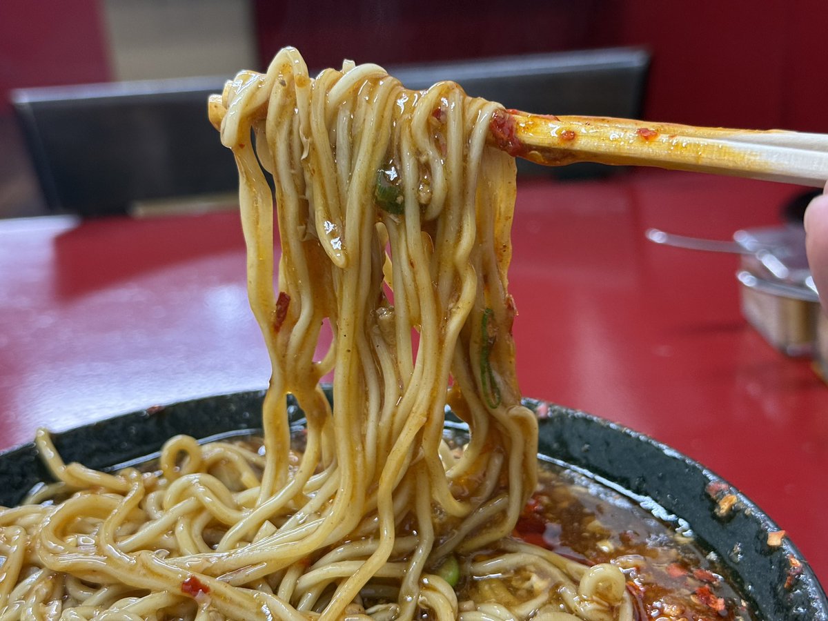 susuru_tv's tweet photo. 刺激的な辛餡ラーメン
味もいいし、このビジュアルもいいなあ。 https://t.co/gdaqqiDodY