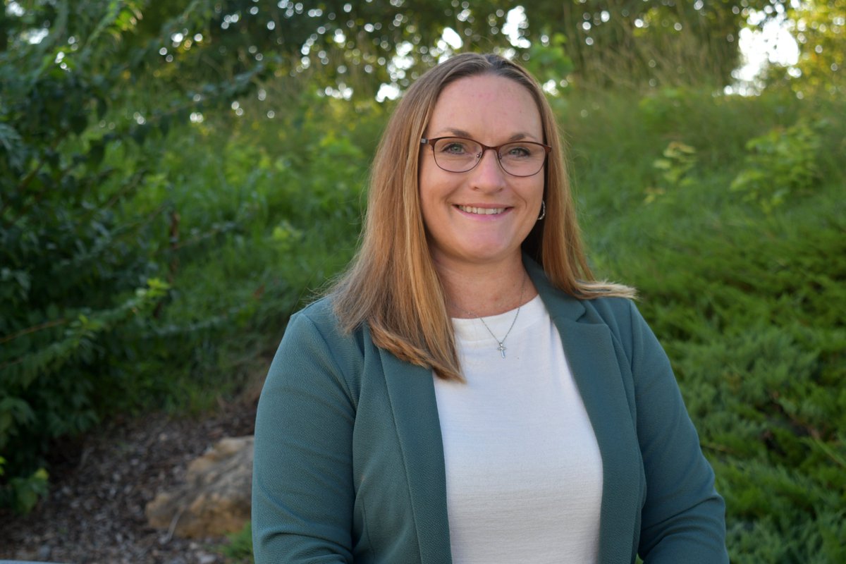 ISUVetMed's tweet photo. MID-CAREER AWARD. Megan Jedlicka, student services specialist, has been named the recipient of @ISUVetMed's Professional &amp; Scientific Mid-Career Award. Jedlicka provides essentially all programmatic support for professional and graduate programs. #developdiscoverdeliver https://t.co/iHpIqnJjWF