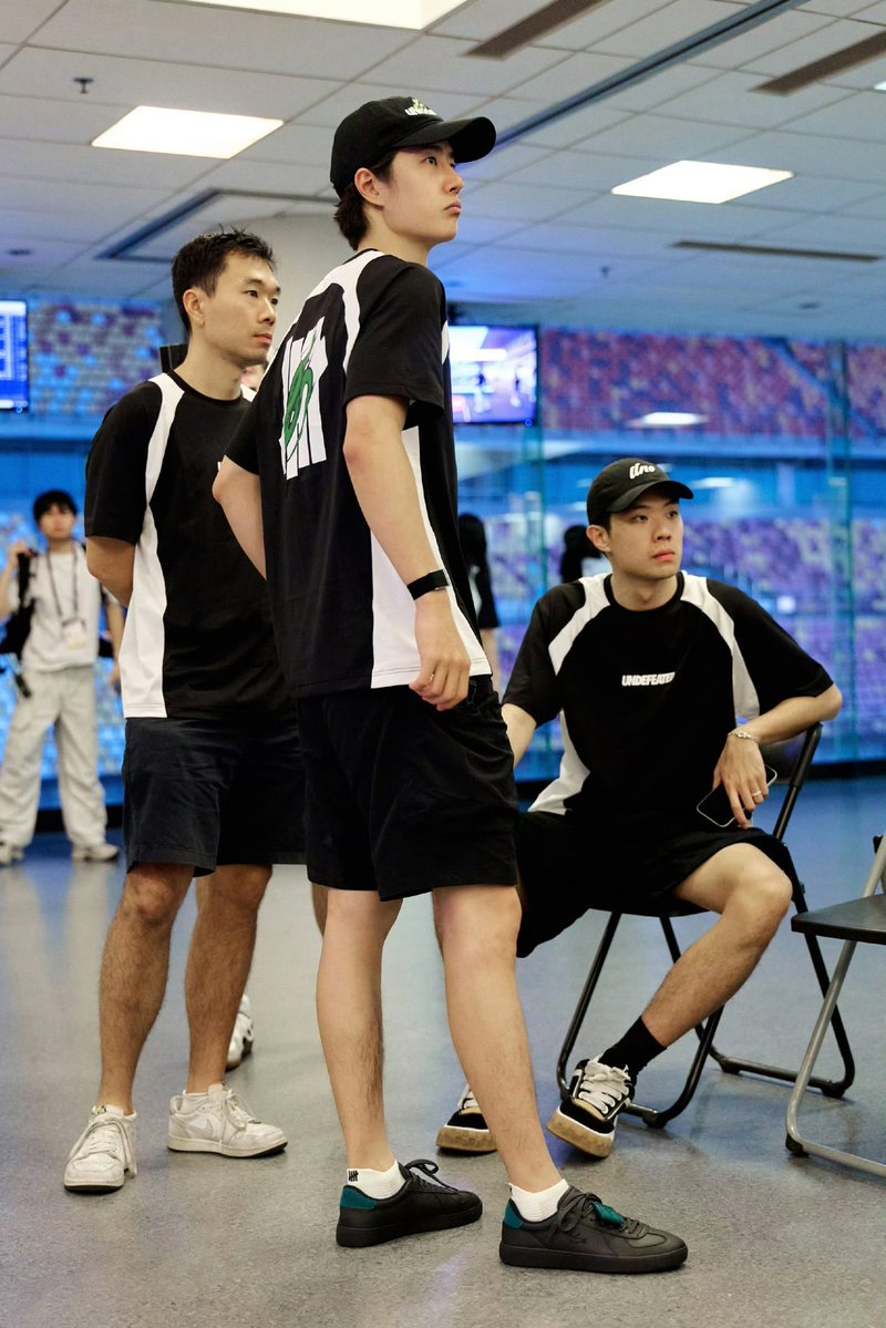 zaiinzam's tweet photo. แล้วดูรูปนี้ น้องป๋อมานห้าวด่องจังวะ ดูหน้า ดูมือ ดูท่าทางฮี กุ555555555555555555555555555555555555555555555555 เปี๊ยกเอ๊ย https://t.co/j6mV8SVdDd