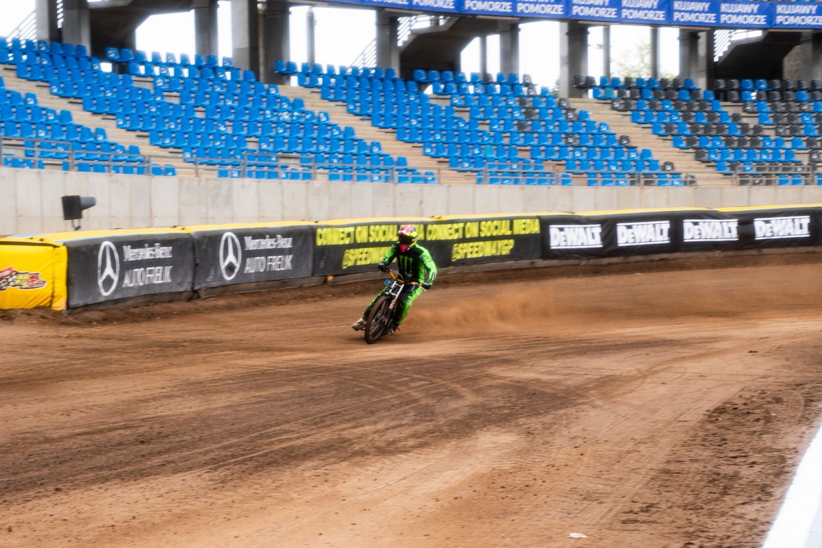 SpeedwayGP's tweet photo. We welcomed Isle of Man TT winners John McGuinness and Davey Todd to Torun today to spin some laps 🙌

It's safe to say they had a LOT of fun, thanks as always to our partner Monster Energy 💪

#SGP https://t.co/wkGR4hGRyr