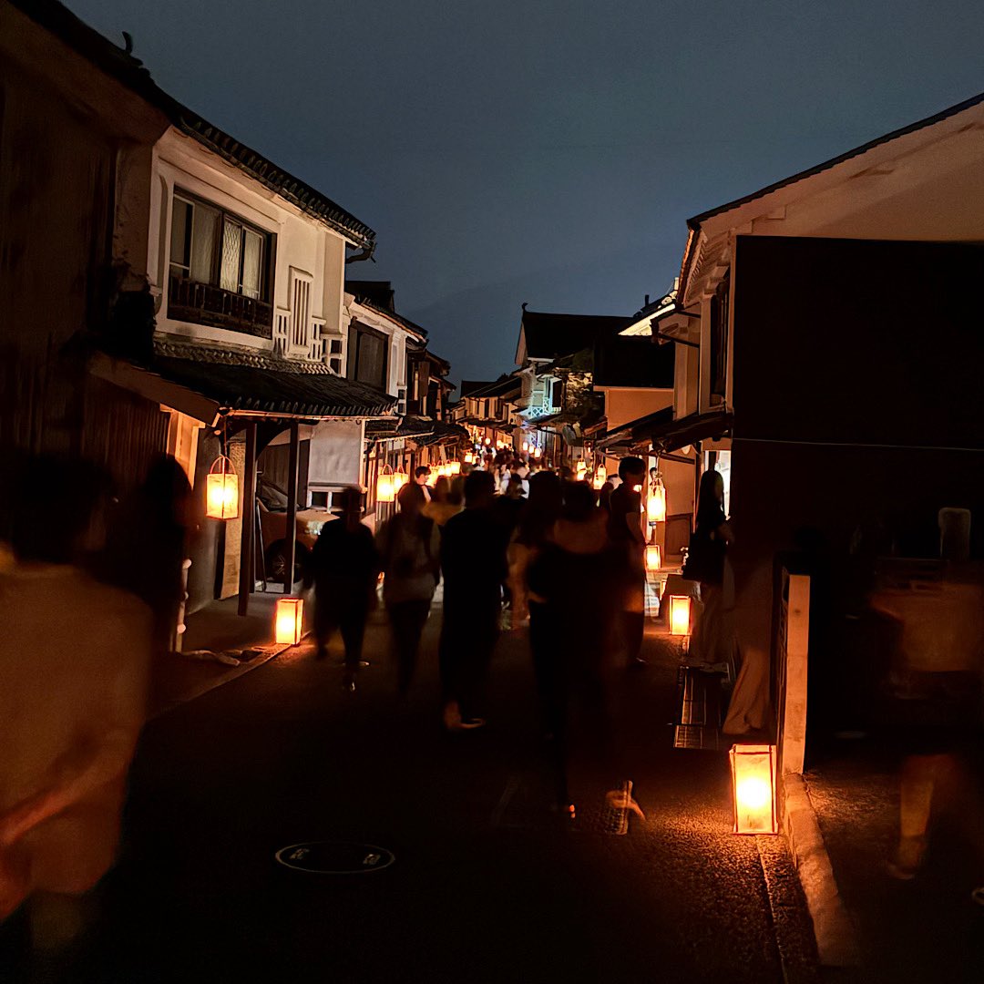 hattoris15farm's tweet photo. 八日市町並観月会。
仕事終わりに、ぶらぶら。

中秋の名月は諦めてたけど、雲の隙間からしっかり。
明日もあるけど、完全に雨の予報…。
#中秋の名月 #八日市町並観月会 #内子町 #うちコト https://t.co/QVuusKNmnd