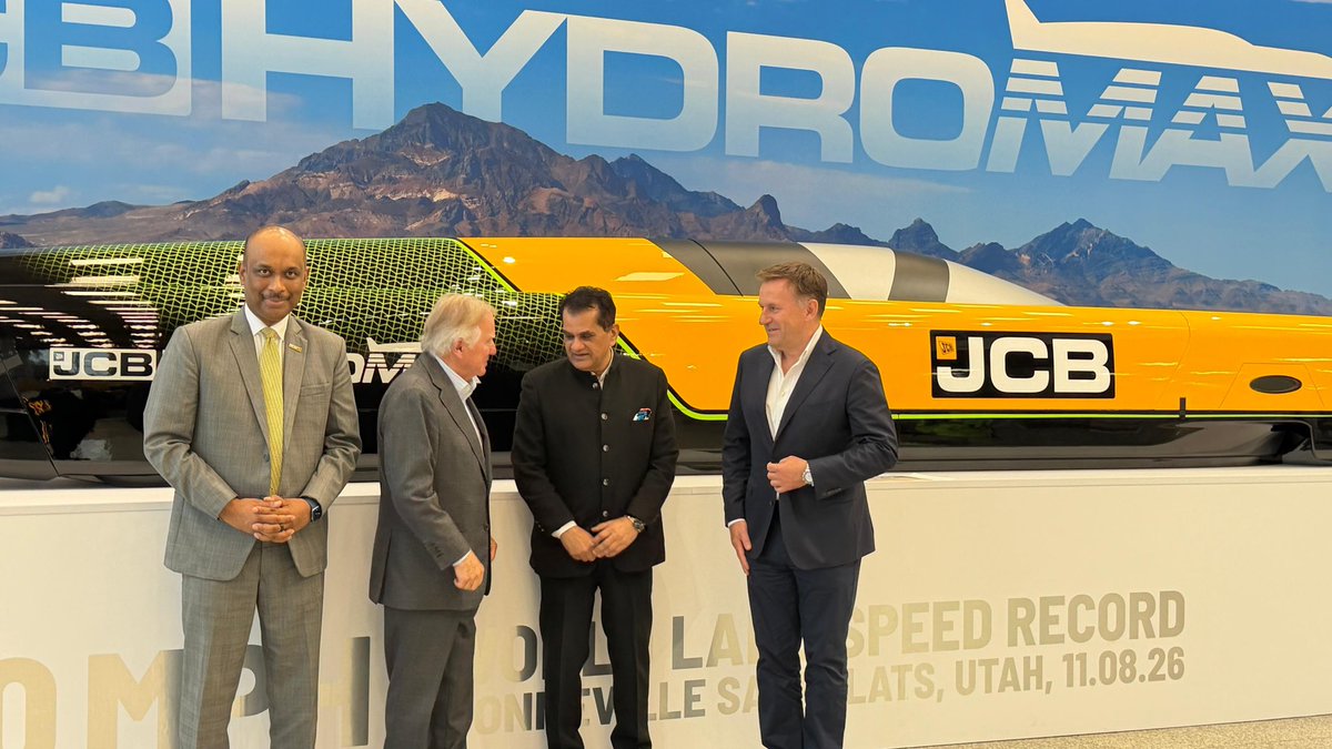 amitabhk87's tweet photo. Pleasure and a delight to meet and interact with Lord Anthony Bamford, Chairman JCB Group at Rocester in UK. Remarkable entrepreneur with a phenomenal vision. 

JCB is one the world's largest construction equipment
Company. Now 24 factories, 20K people worldwide & pioneering Hydrogen engines.
Huge presence in India. Gr8 example of @makeinindia Hats off to Lord Bamford — shop floor at 18 to Chairman at 29, 50 years of Never Satisfied spirit!
> @JCBmachines #Uttoxeter #BritishEngineering