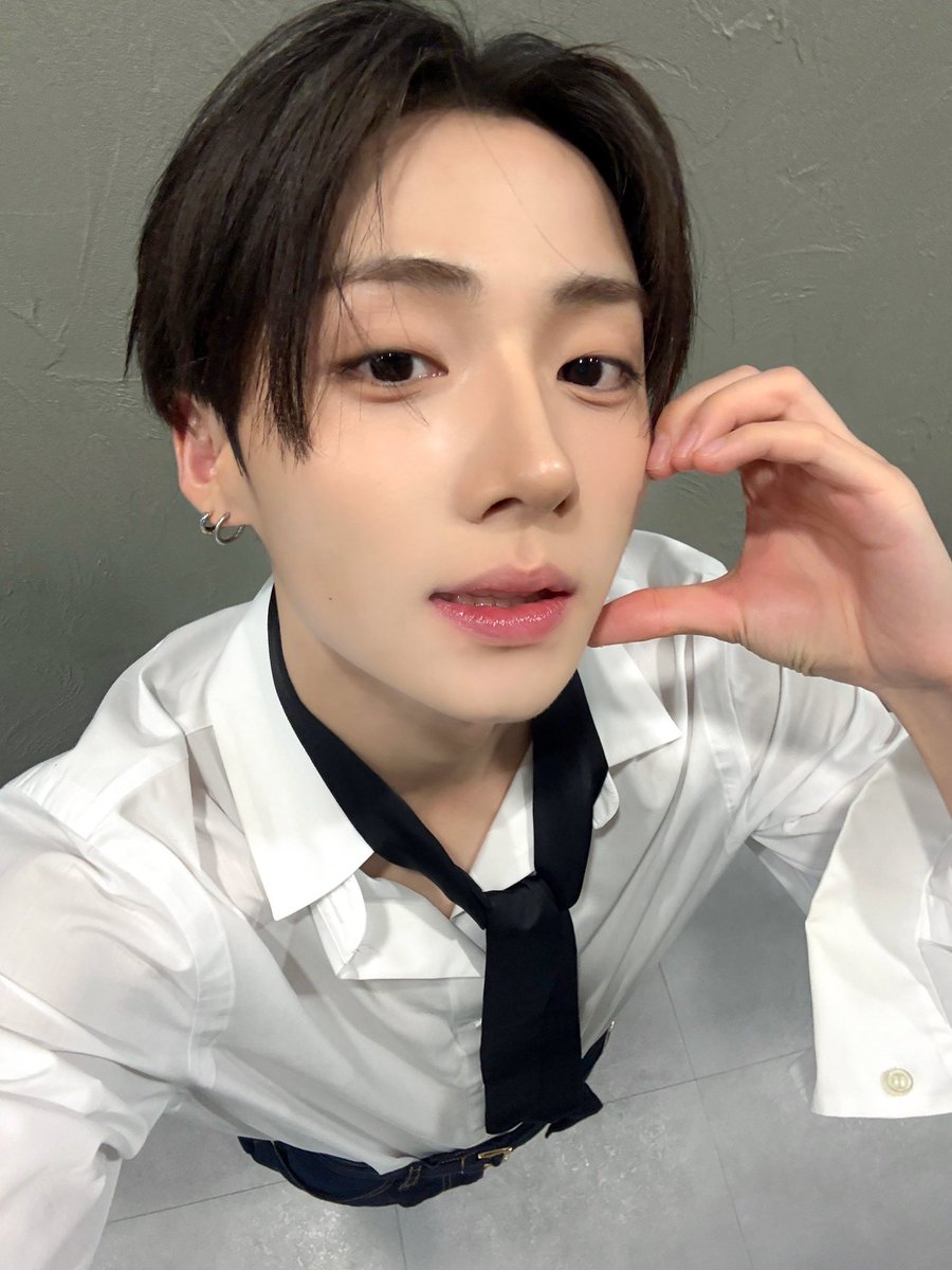 leowoned's tweet photo. 260925 #ald1 plus chat update 📸💬

🗓️ september 25 - at 9:25 pm tell each other i love you

#LEO #리오 #SANGWON #상원 https://t.co/O8K0LnKgUn
