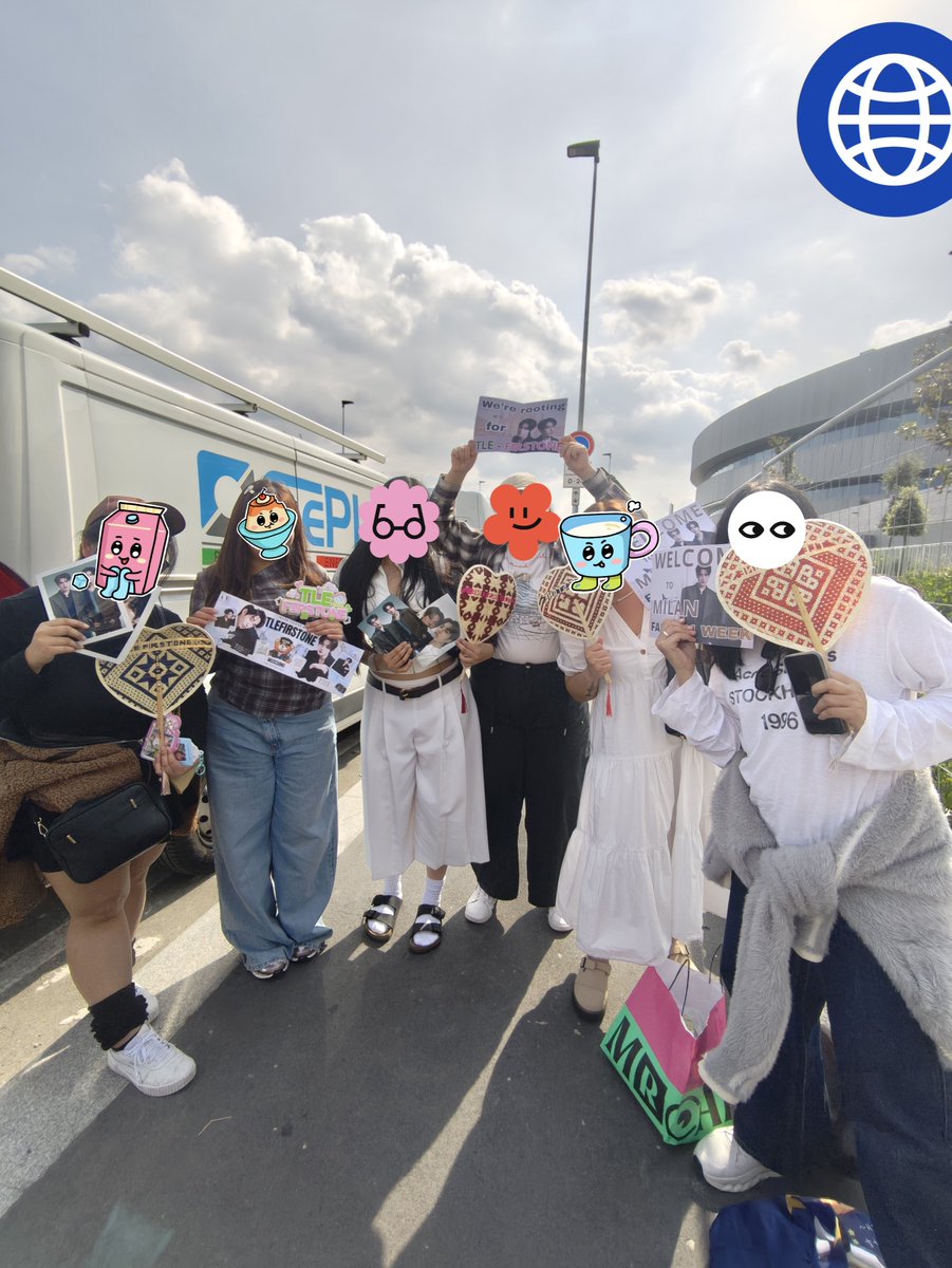 ppmfang's tweet photo. ครอบครัวติดฝนสาขายุโรป

Tle Matimun | Firstone Wannakorn
@TLE_mtm  @firstone_wnk

#TLE_mtm #Firstone 
#MOSCHINO #TleFirstone
#MilanFashionWeek #MFW https://t.co/Ok377Hzg5K